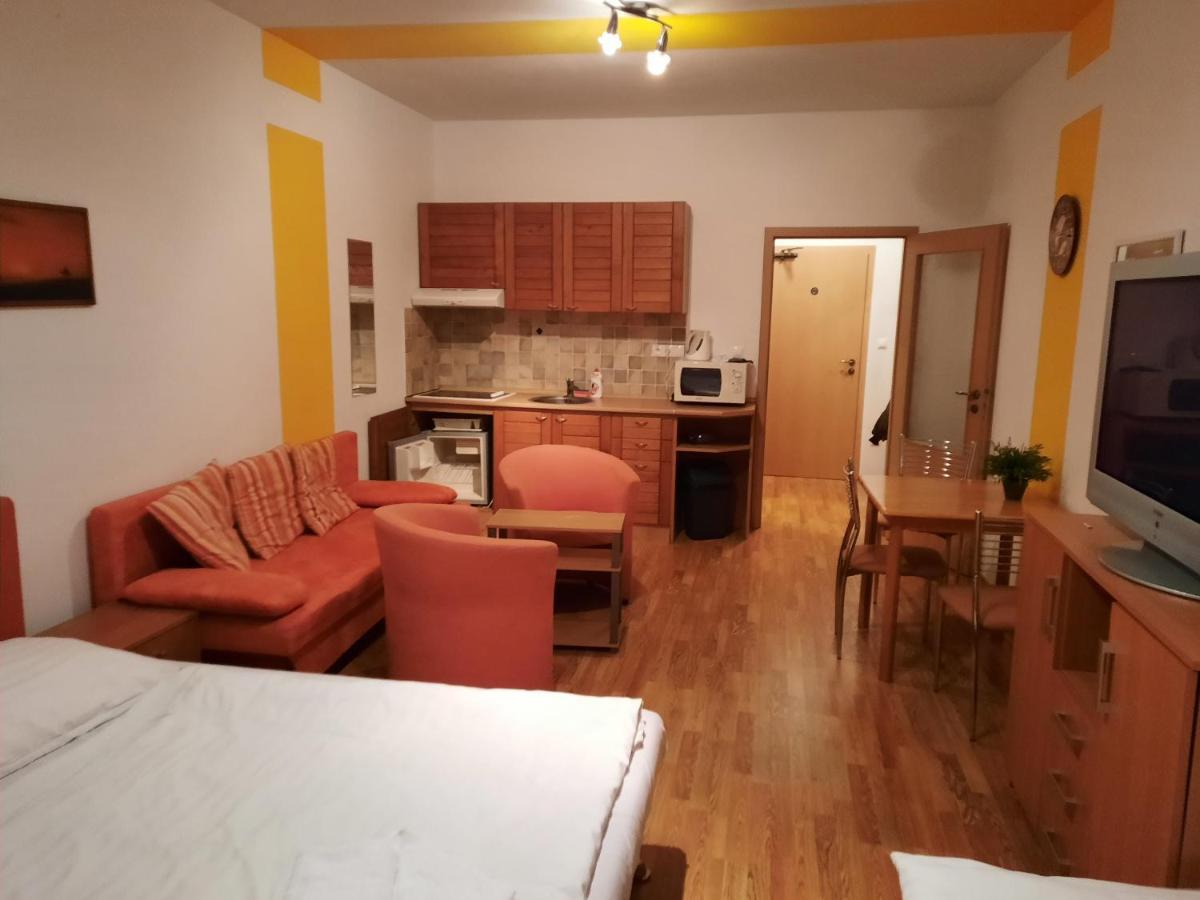 Zazi Apartmany Fatrapark Hrabovo ルジョムベロク エクステリア 写真